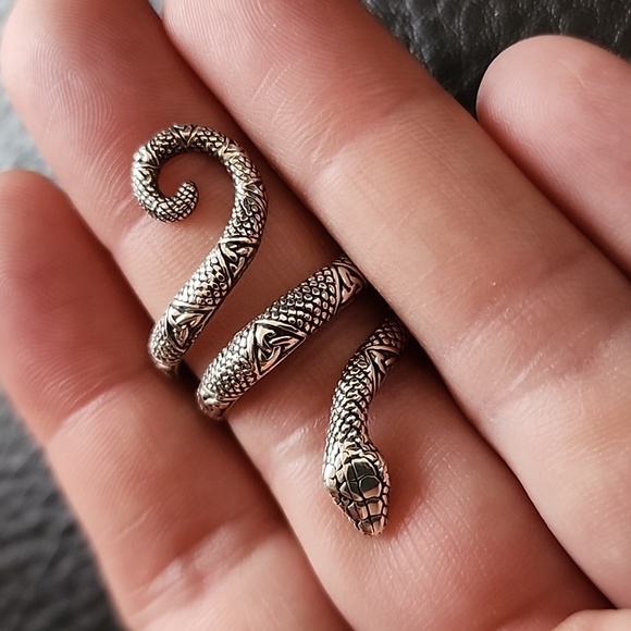 Sterling silver snake ring- size 7.5 - Picture 2 of 10